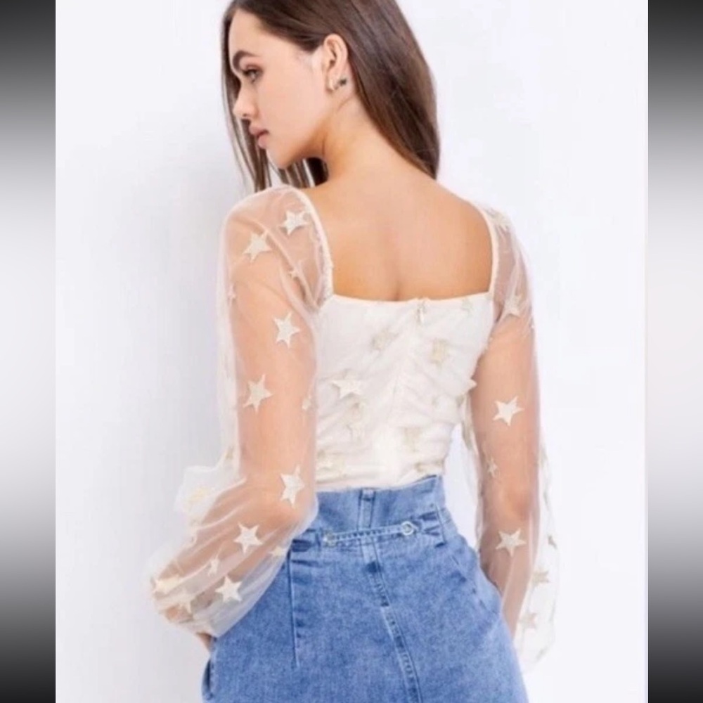 Le Lis Ivory Star Embroidered Blouse Le Lis Cream Champagne size M